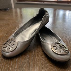 Tory Burch Reva Metallic Logo Silver Ballet Flats